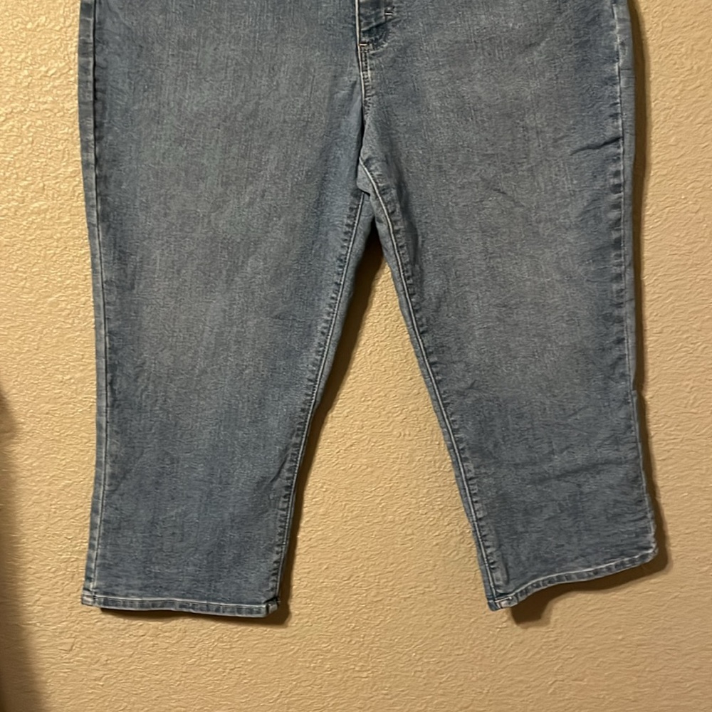 Riders by Lee mid Rise Capris - Picture 3 of 6